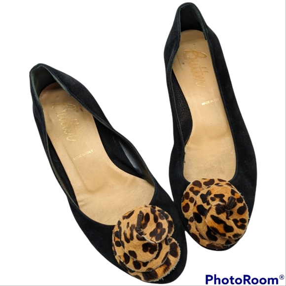 Butter Wedge Made In Italy Black Suede Animal Print Pony Hair Rosette Women 8.5 - Picture 2 of 8